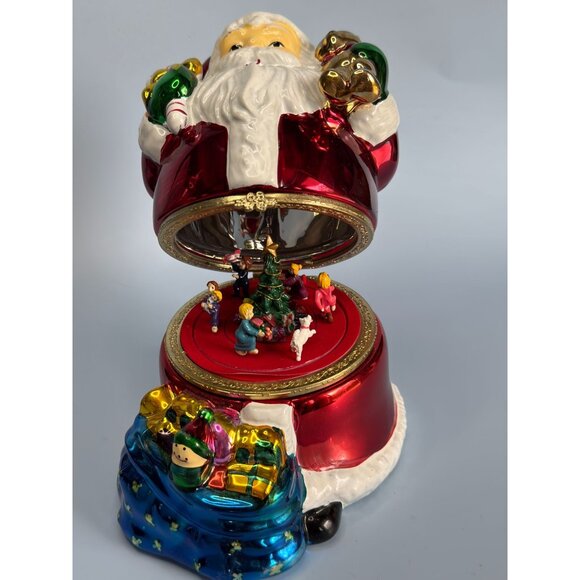 Vintage Mr. Christmas Wind-Up Musical Santa Figurine w/Rotating Scene - Picture 4 of 5
